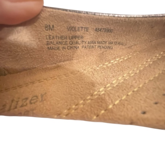 Women’s NATURALIZER Violette Leather Elegant Metallic Flats Shoes Bronze - Picture 9 of 9